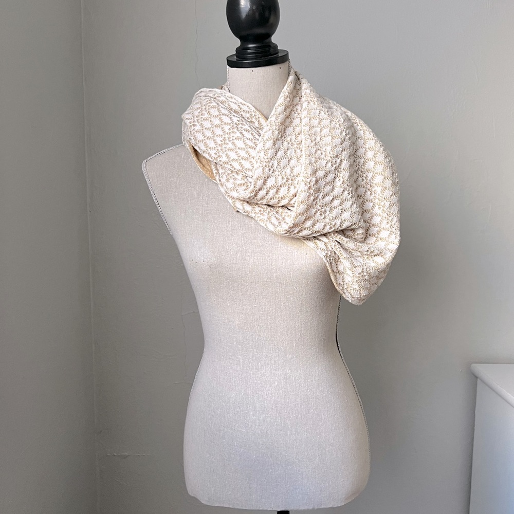 Hinge Lace detail scarf
